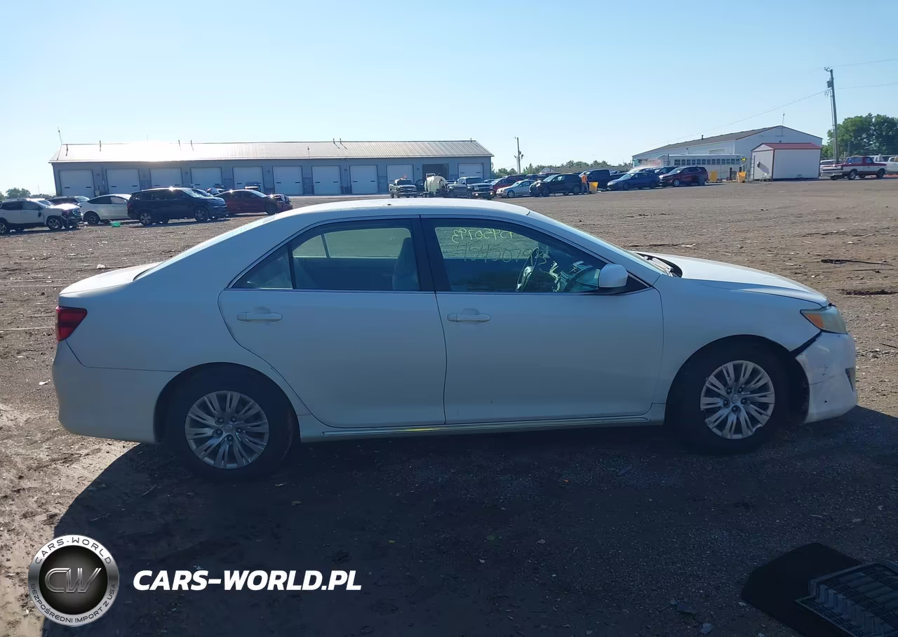 2013 Toyota Camry Le VIN:4T1BF1FK9DU644404 - 13