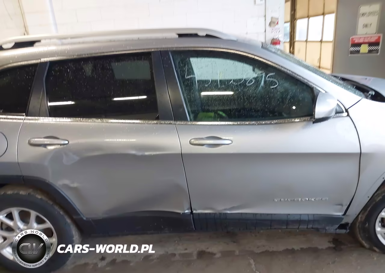 2015 Jeep Cherokee Latitude VIN:1C4PJMCS7FW679724 - 13