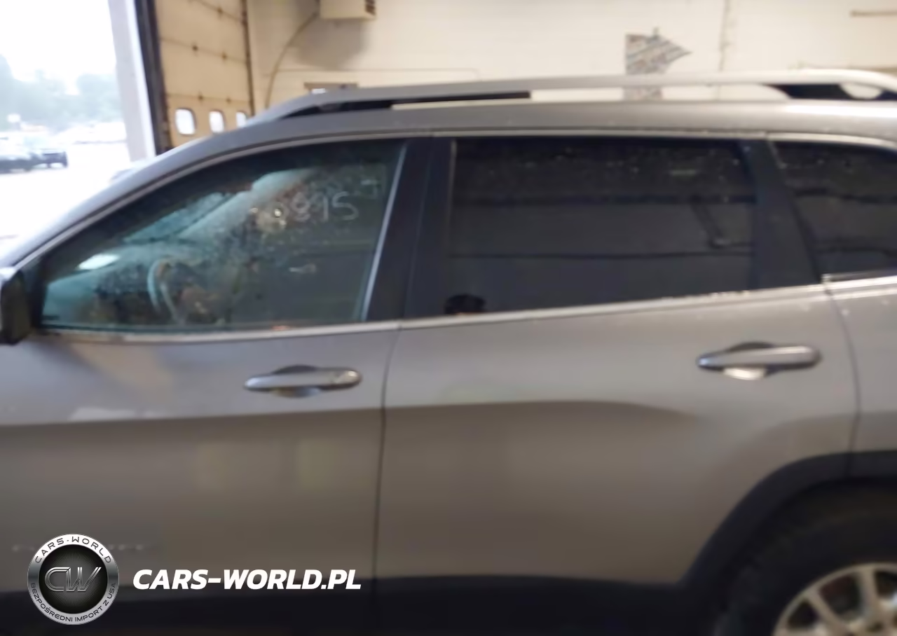 2015 Jeep Cherokee Latitude VIN:1C4PJMCS7FW679724 - 14