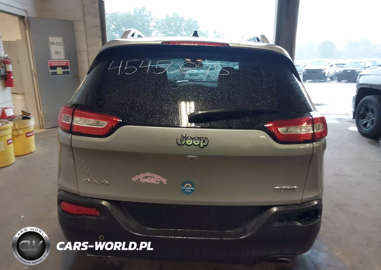 2015 Jeep Cherokee Latitude VIN:1C4PJMCS7FW679724 - 16