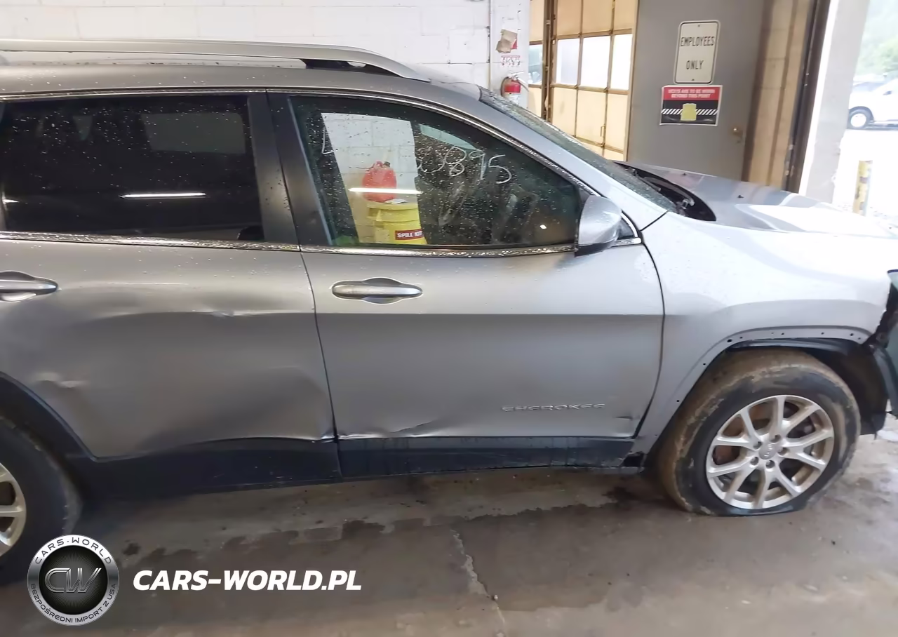 2015 Jeep Cherokee Latitude VIN:1C4PJMCS7FW679724 - 6