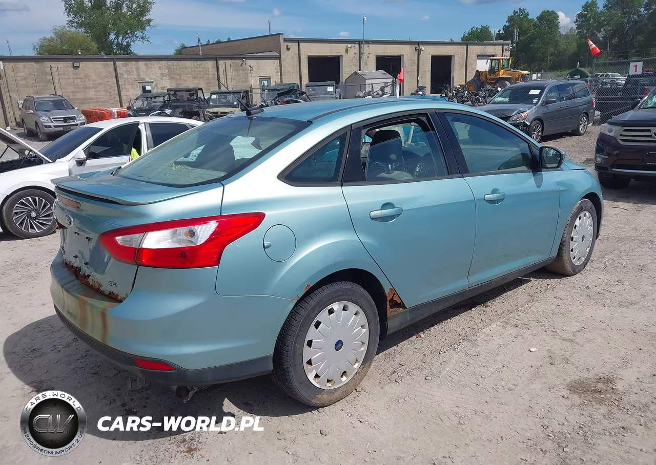 2012 Ford Focus Se VIN:1FAHP3F22CL352076 - 4
