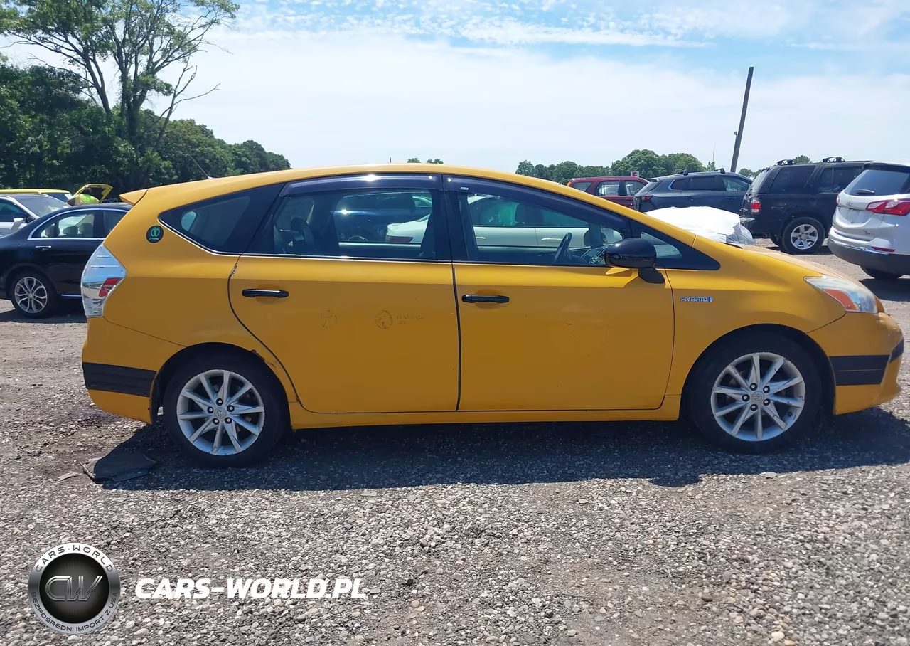 2013 Toyota Prius V Five VIN:JTDZN3EUXD3226590 - 13