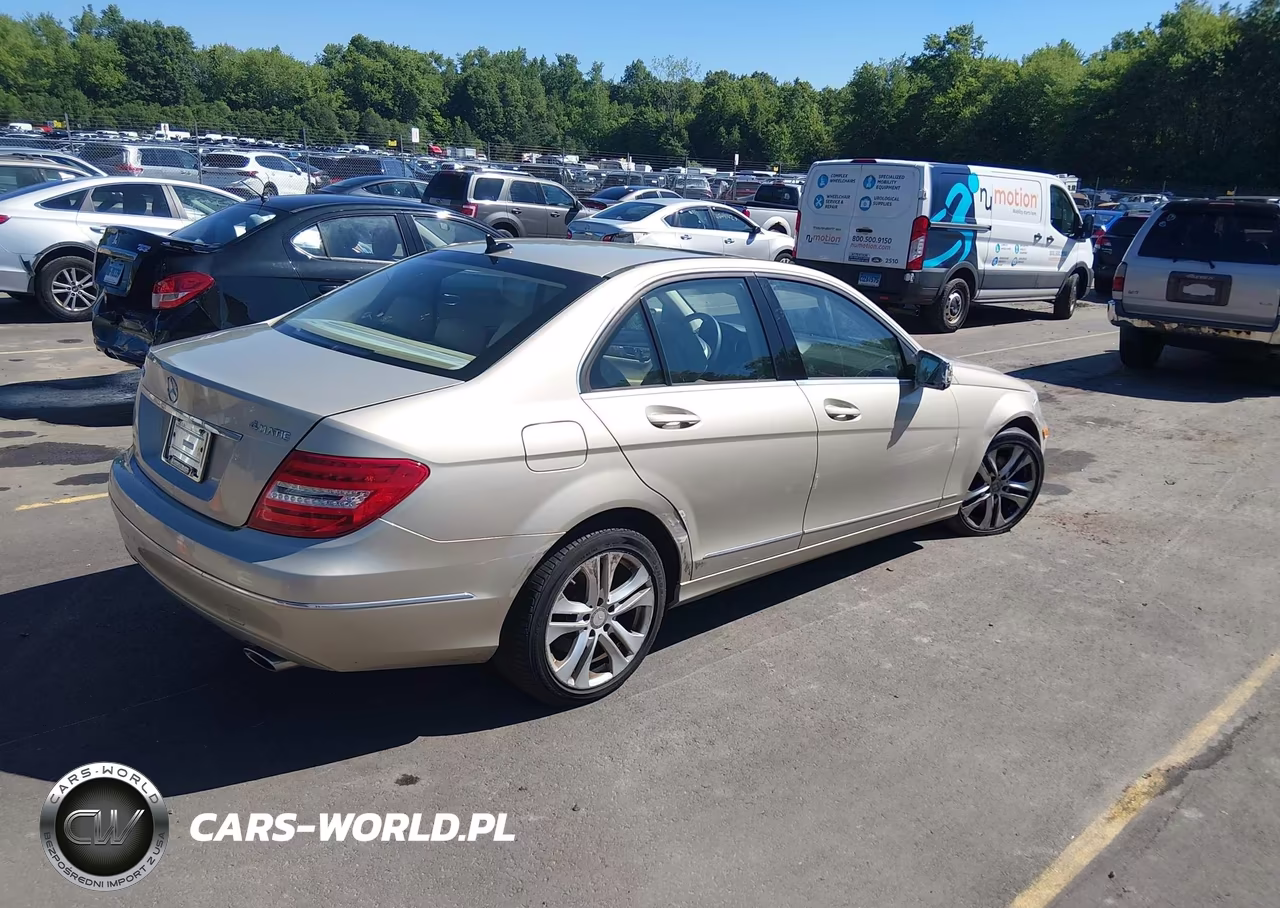 2012 Mercedes-Benz C 300 Luxury 4Matic VIN:WDDGF8BB0CR196778 - 4