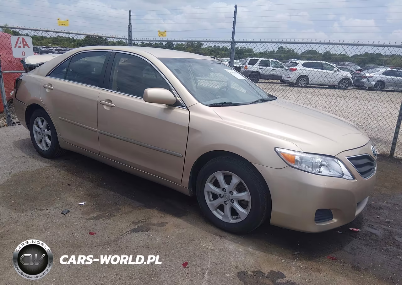 2010 Toyota Camry Le – zdjęcie 1 z 11