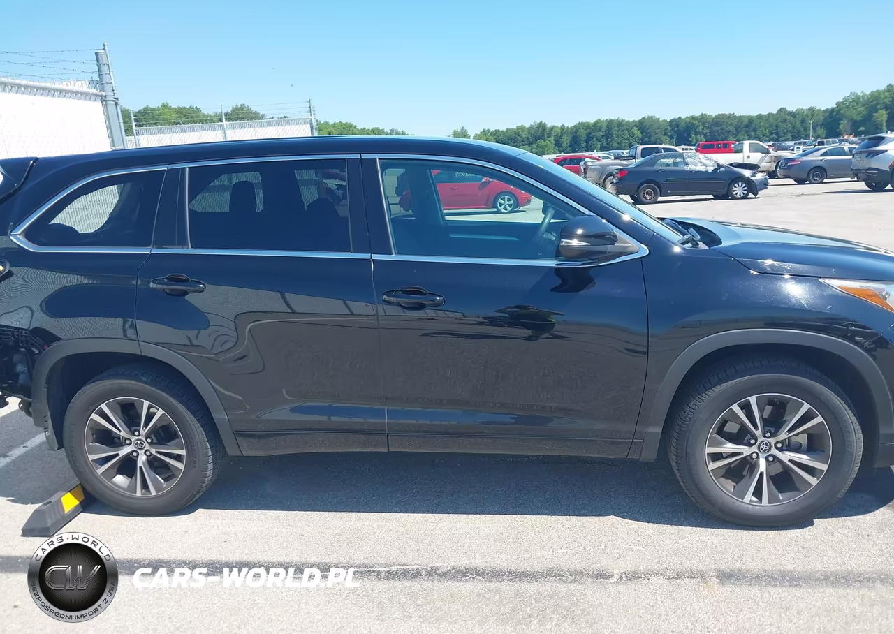 2018 Toyota Highlander Le VIN:5TDZARFH2JS032873 - 13