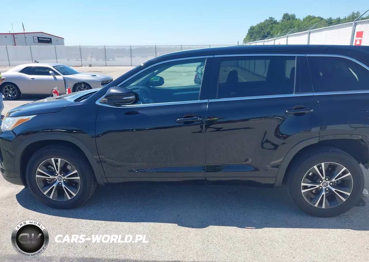 2018 Toyota Highlander Le VIN:5TDZARFH2JS032873 - 14