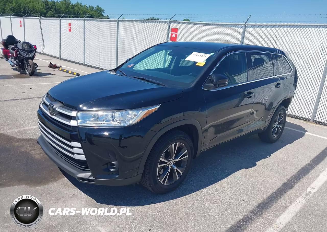2018 Toyota Highlander Le VIN:5TDZARFH2JS032873 - 2
