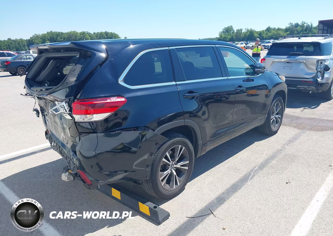 2018 Toyota Highlander Le VIN:5TDZARFH2JS032873 - 4