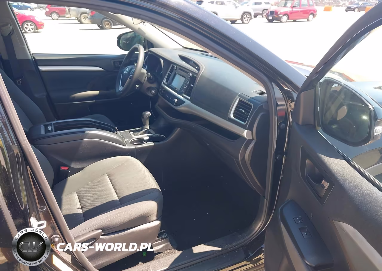 2018 Toyota Highlander Le VIN:5TDZARFH2JS032873 - 5