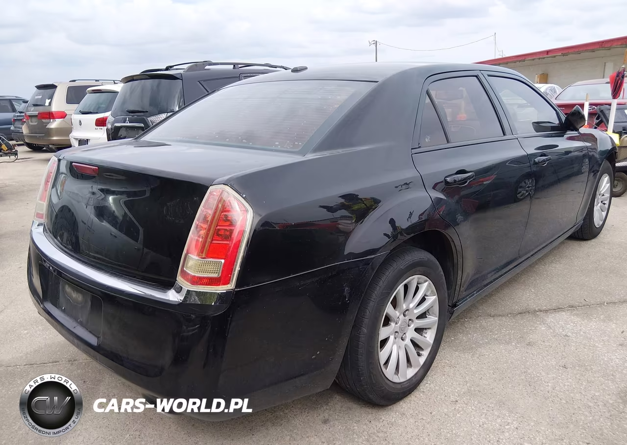 2014 Chrysler 300 VIN:2C3CCAAG7EH121668 - 4
