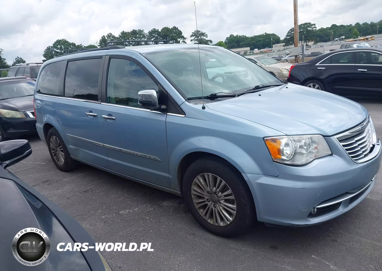 2013 Chrysler Town & Country Touring-L – zdjęcie 1 z 11