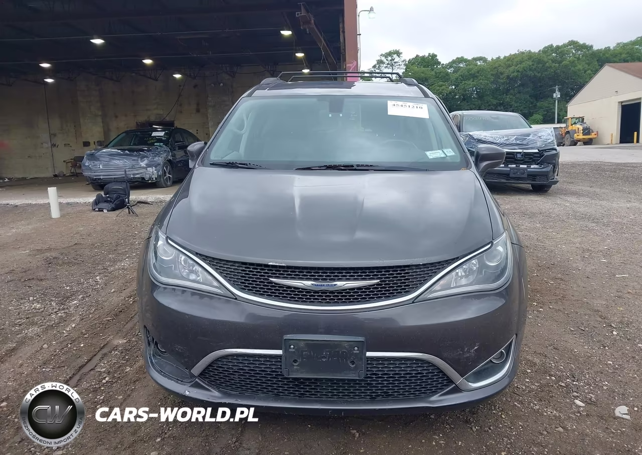 2017 Chrysler Pacifica Touring-L VIN:2C4RC1BG5HR569460 - 12