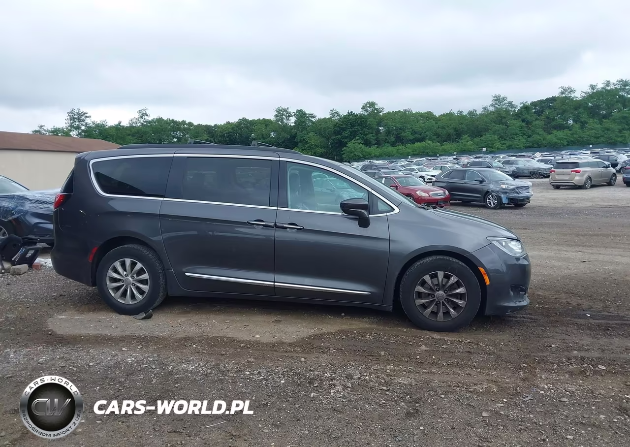 2017 Chrysler Pacifica Touring-L VIN:2C4RC1BG5HR569460 - 13