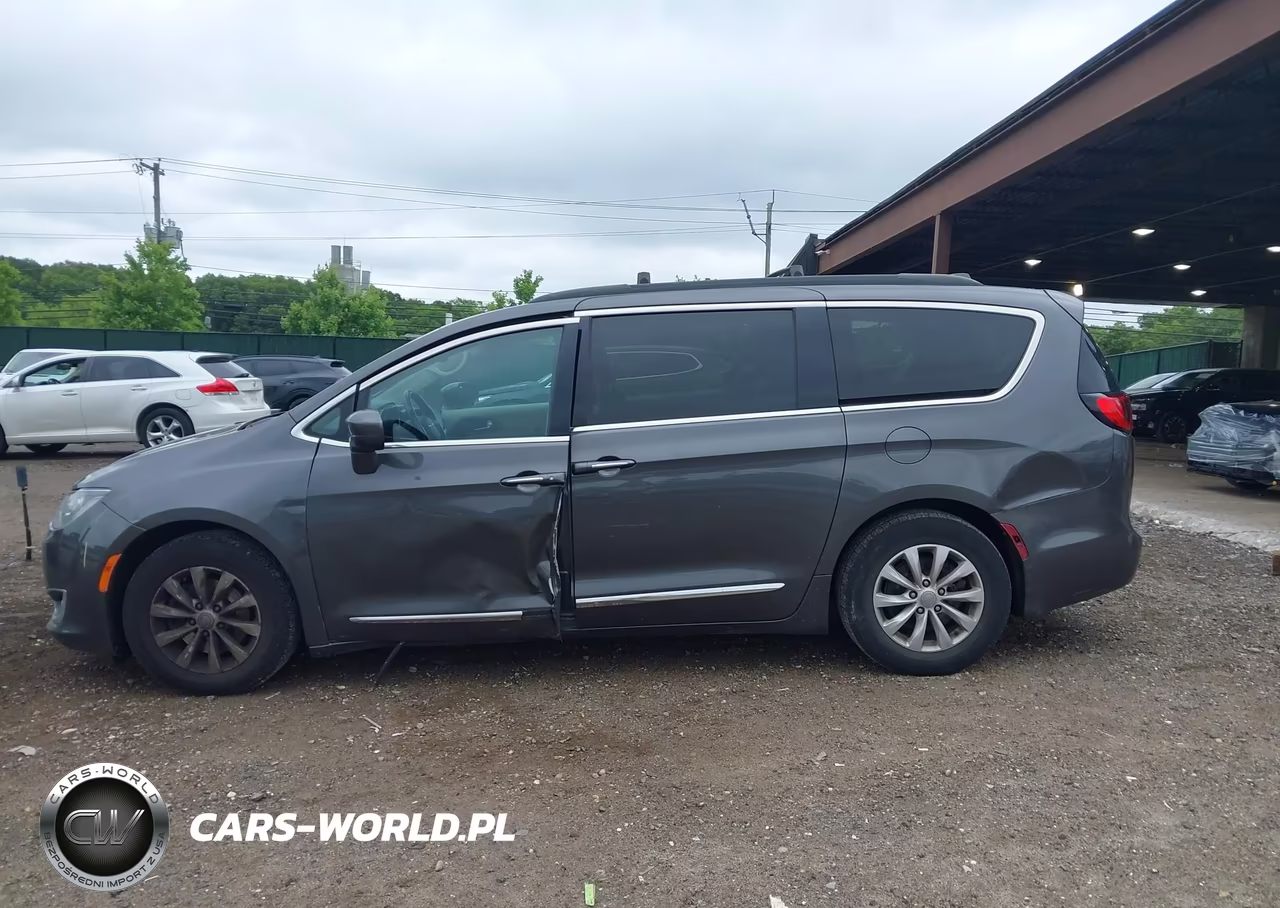 2017 Chrysler Pacifica Touring-L VIN:2C4RC1BG5HR569460 - 14
