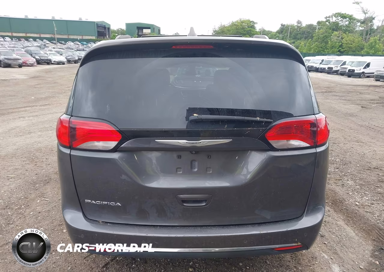 2017 Chrysler Pacifica Touring-L VIN:2C4RC1BG5HR569460 - 16