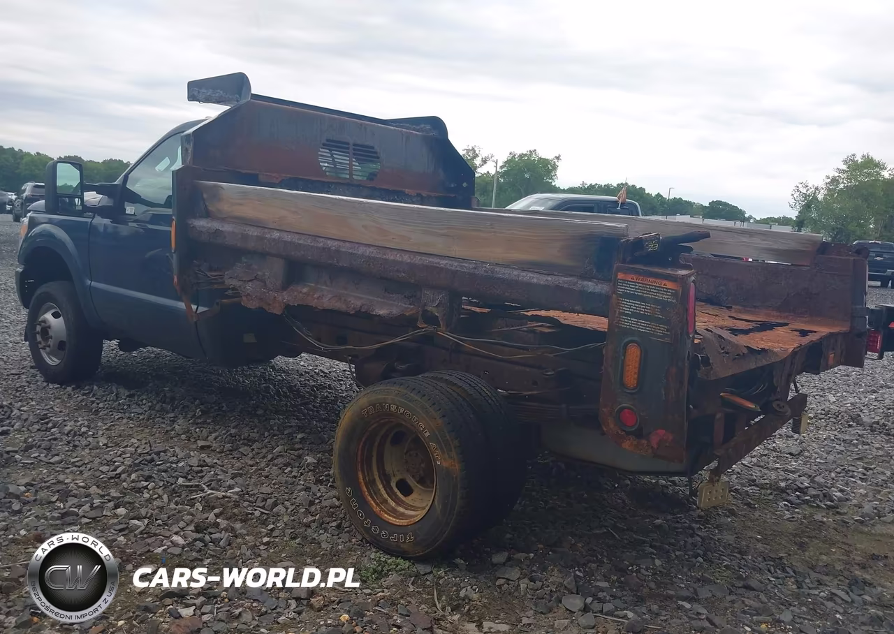 2015 Ford F-350 Chassis Xl-Xlt VIN:1FDRF3H65FED31955 - 3