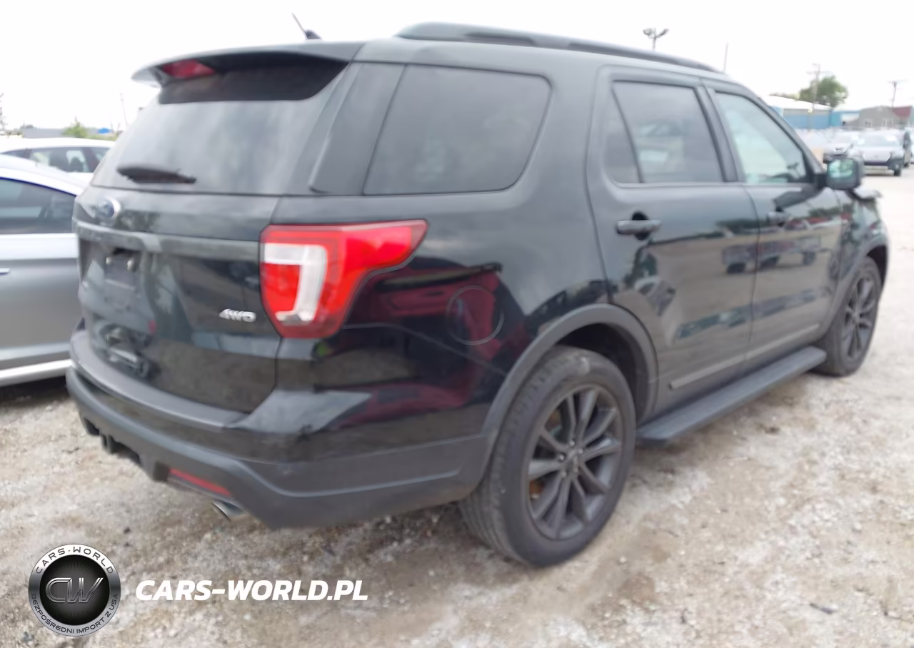 2018 Ford Explorer Xlt VIN:1FM5K8D82JGC65358 - 4