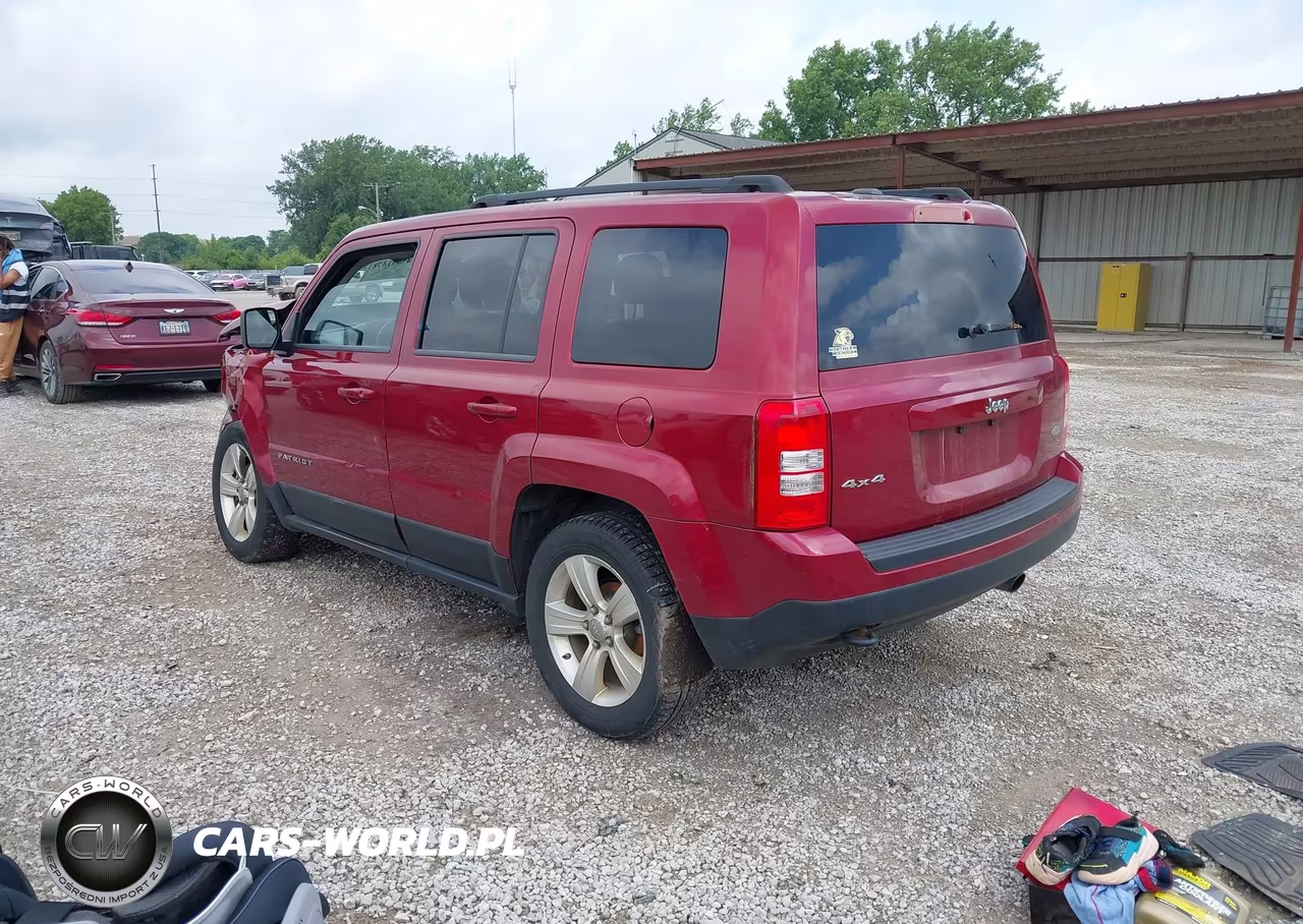 2012 Jeep Patriot Latitude VIN:1C4NJRFB2CD633869 - 3