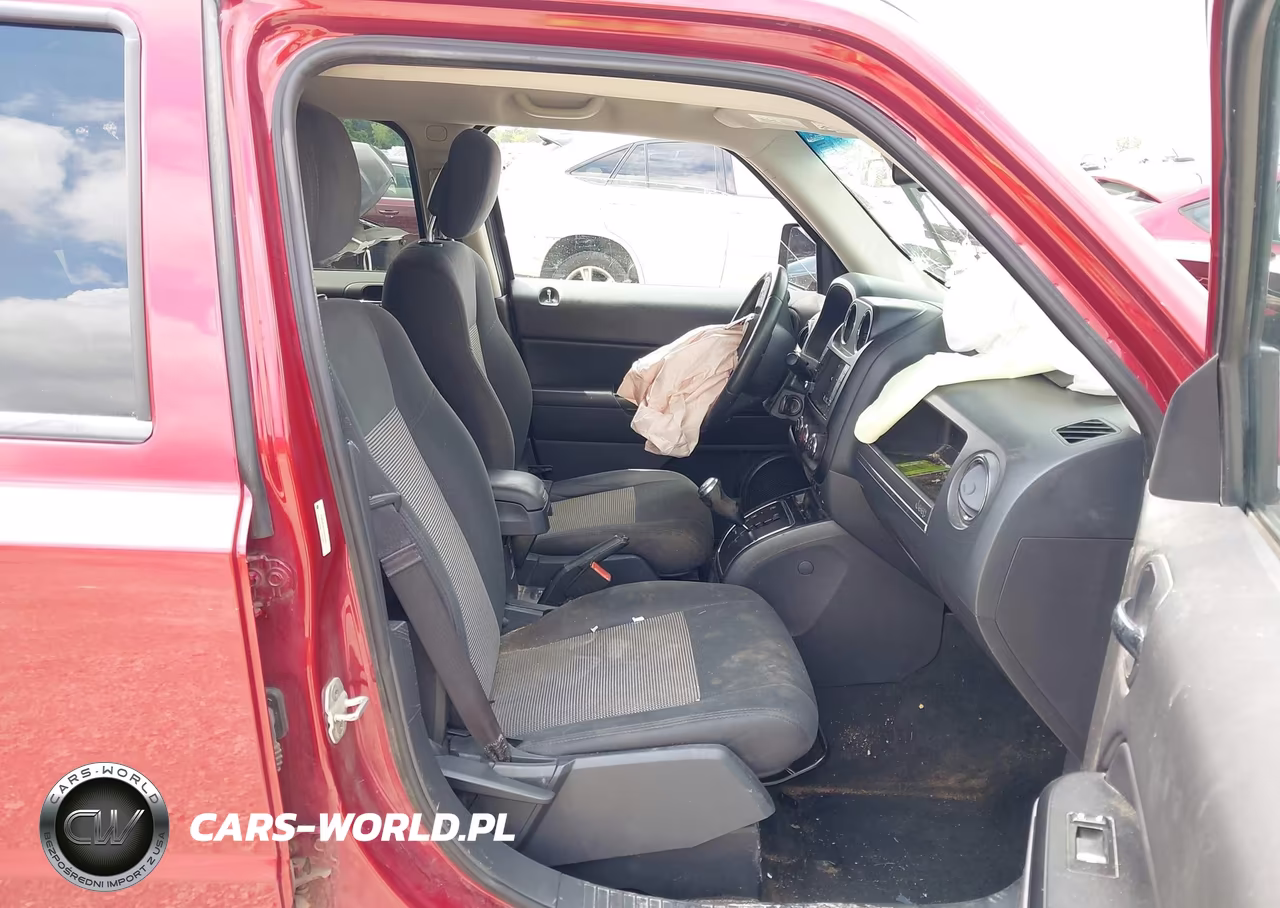 2012 Jeep Patriot Latitude VIN:1C4NJRFB2CD633869 - 5