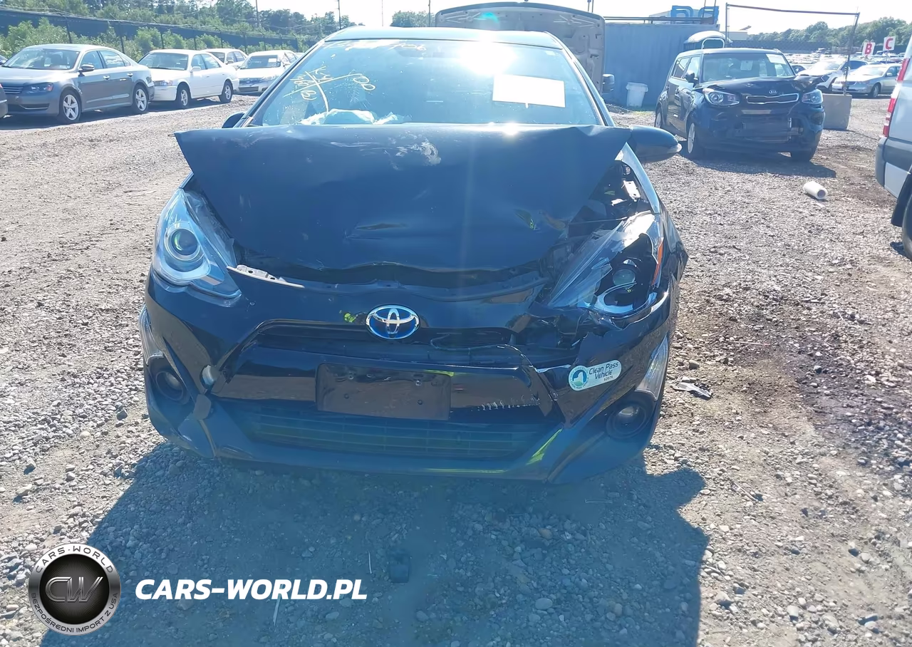 2015 Toyota Prius C Three VIN:JTDKDTB37F1582591 - 12