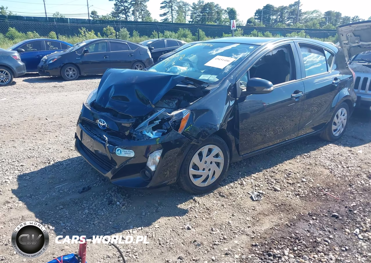 2015 Toyota Prius C Three VIN:JTDKDTB37F1582591 - 2