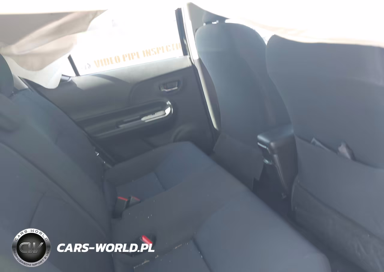 2015 Toyota Prius C Three VIN:JTDKDTB37F1582591 - 8