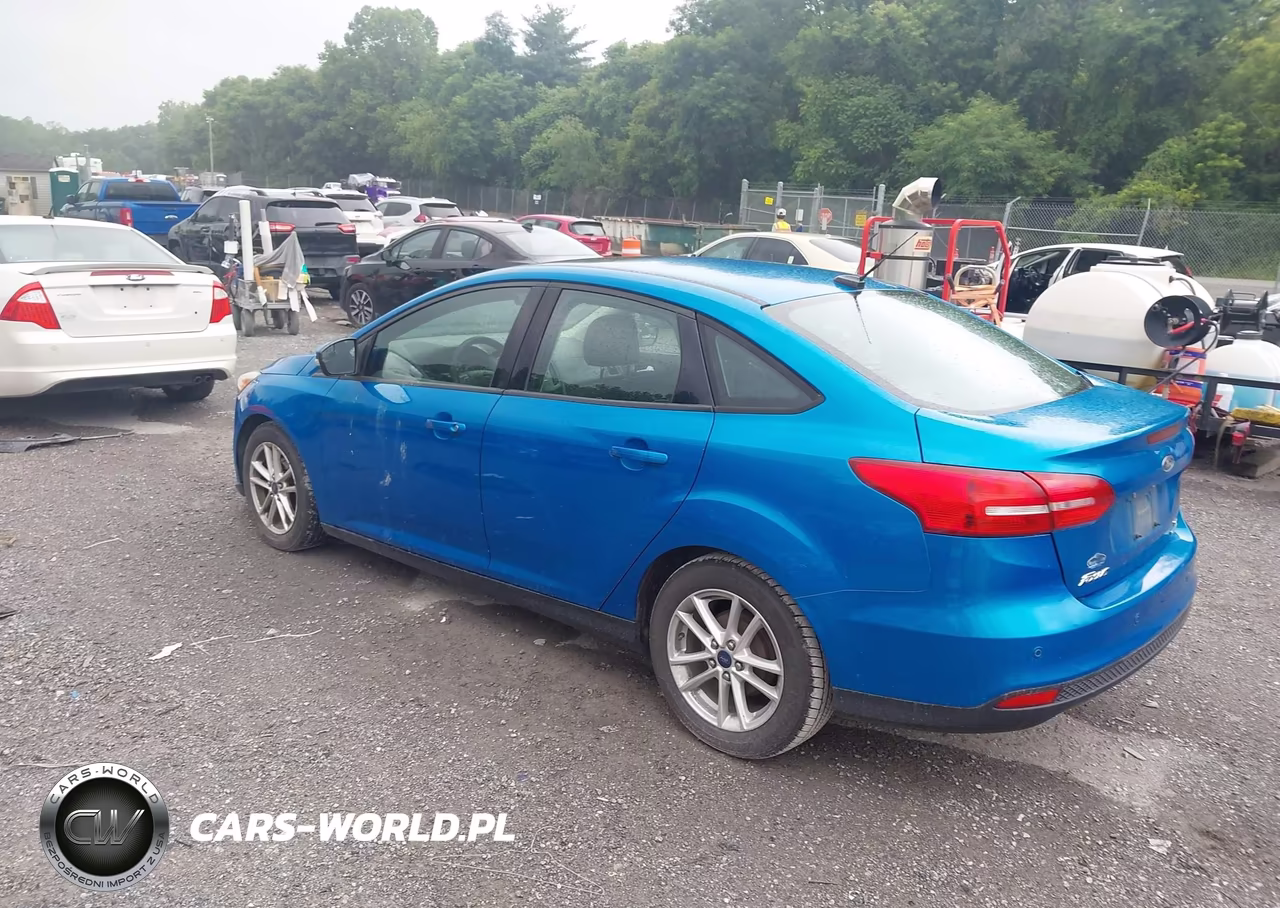 2015 Ford Focus Se VIN:1FADP3F23FL286883 - 3