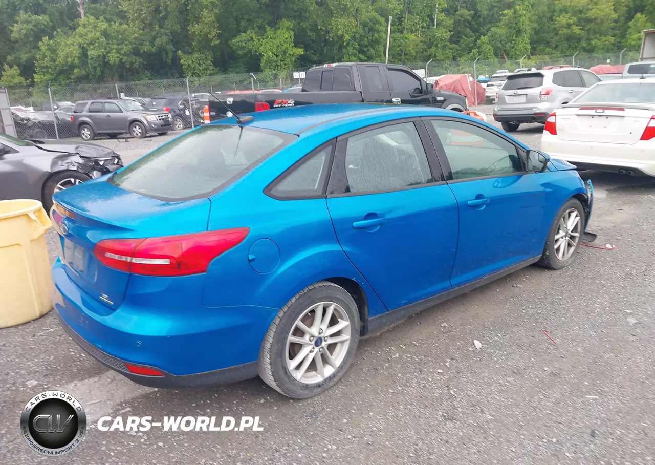 2015 Ford Focus Se VIN:1FADP3F23FL286883 - 4