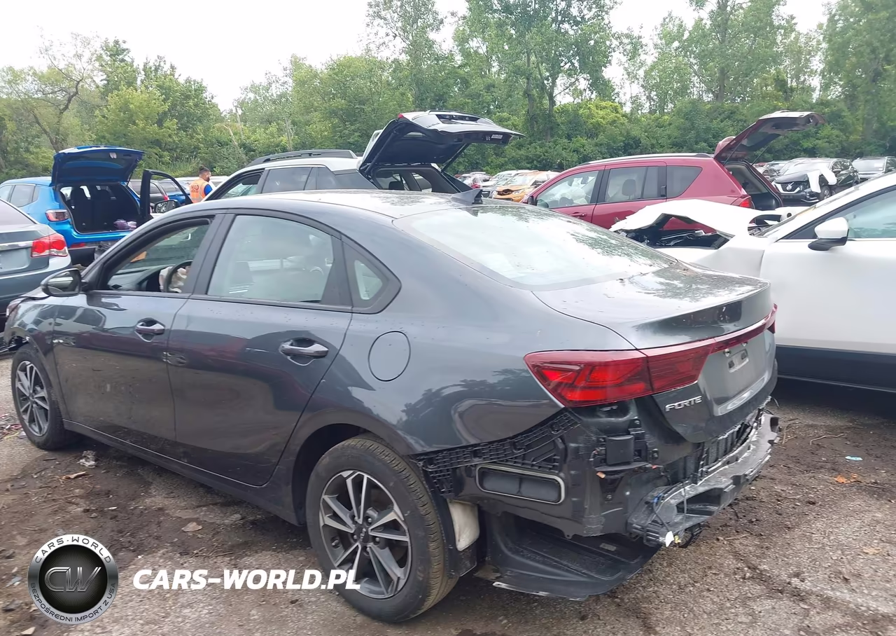 2023 Kia Forte Lxs VIN:3KPF24AD8PE579964 - 3