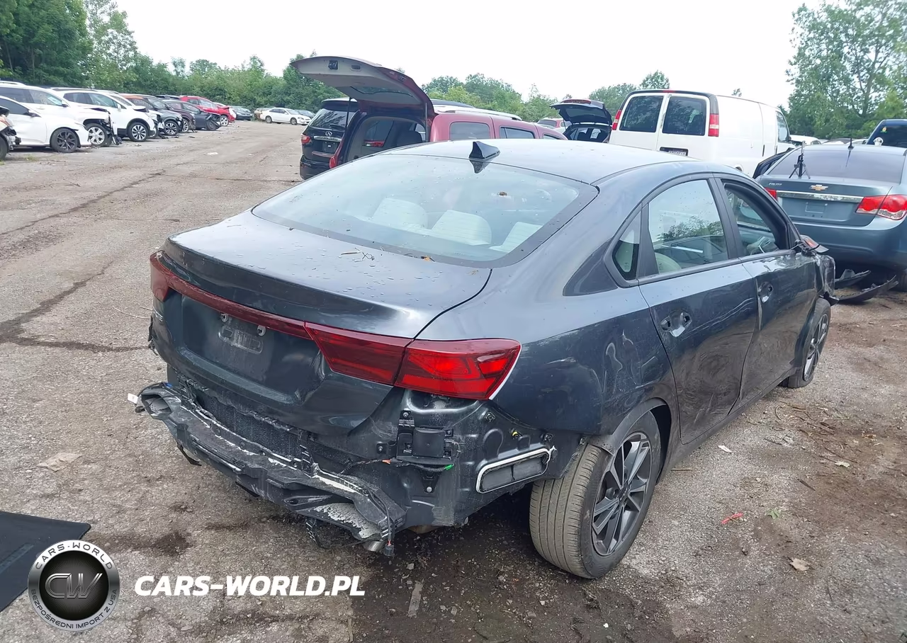 2023 Kia Forte Lxs VIN:3KPF24AD8PE579964 - 4