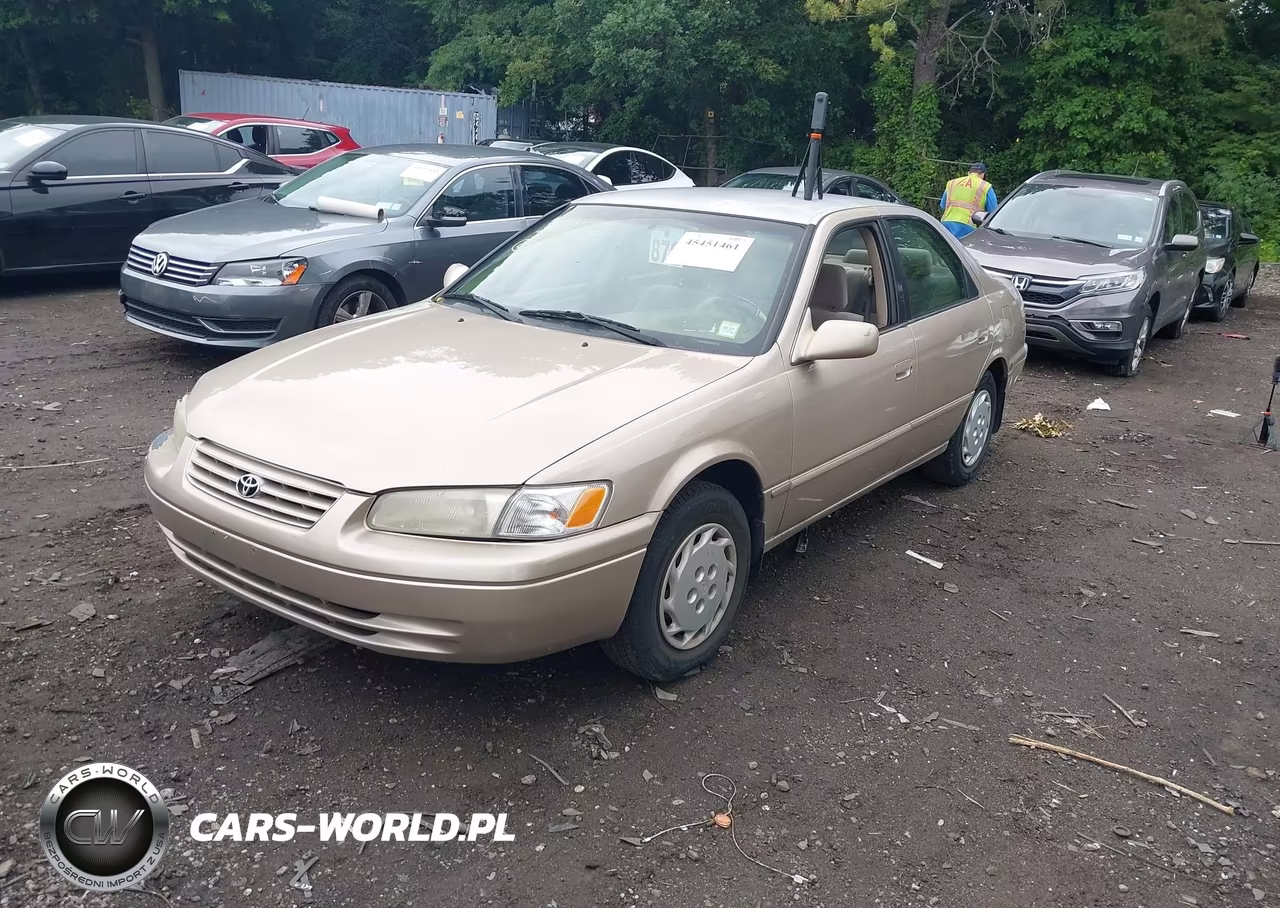1999 Toyota Camry Le VIN:4T1BG28K8XU910421 - 2