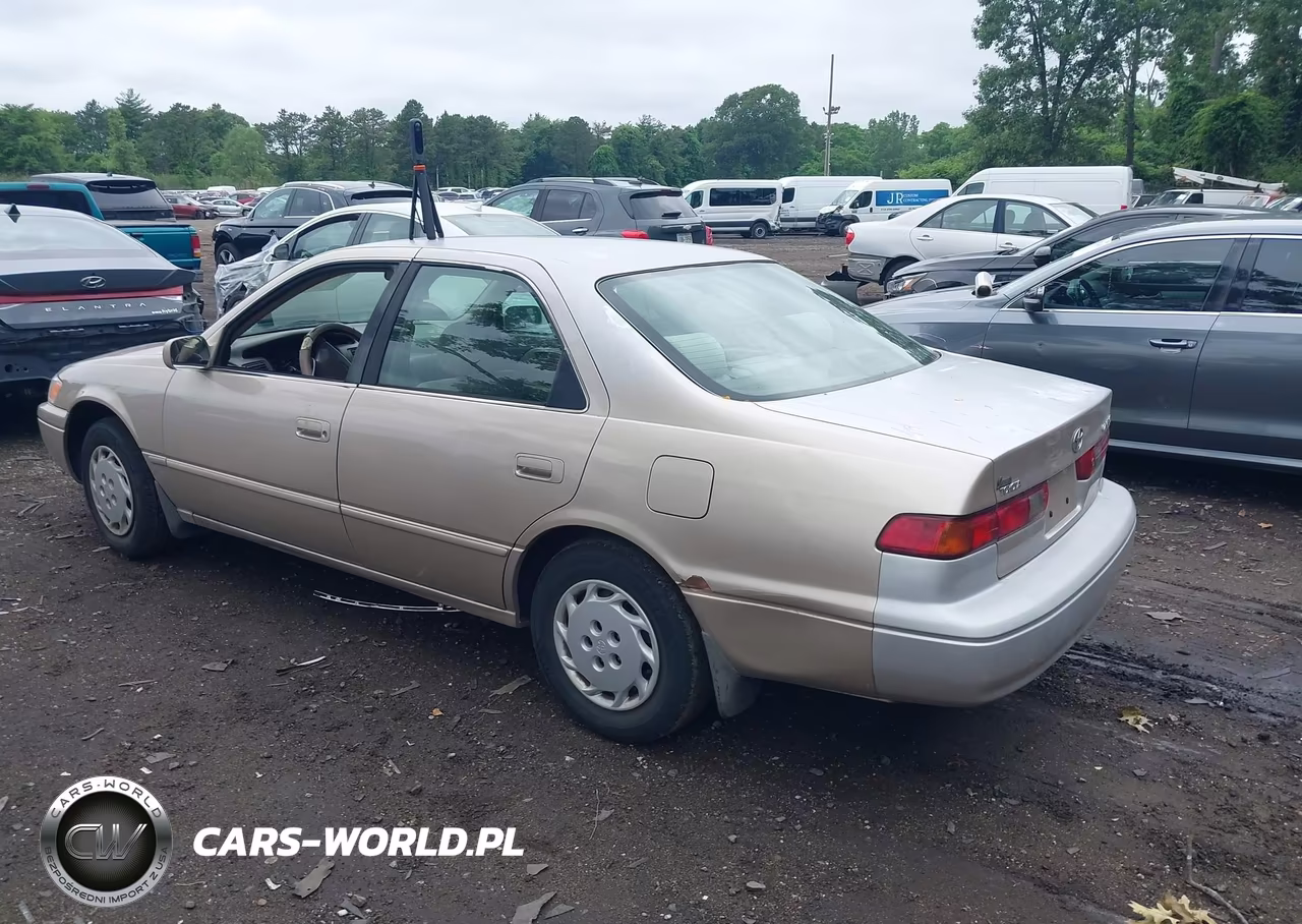 1999 Toyota Camry Le VIN:4T1BG28K8XU910421 - 3