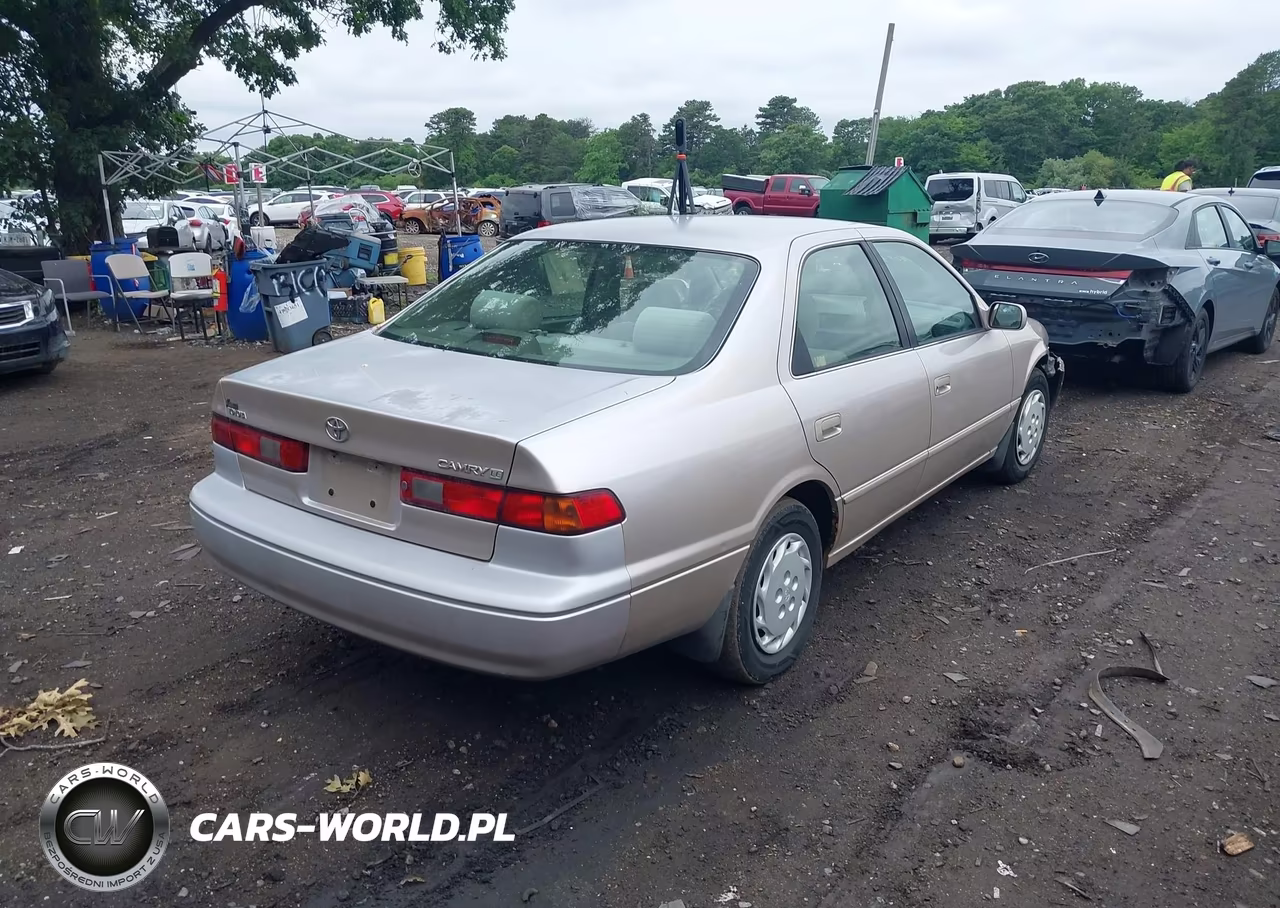 1999 Toyota Camry Le VIN:4T1BG28K8XU910421 - 4