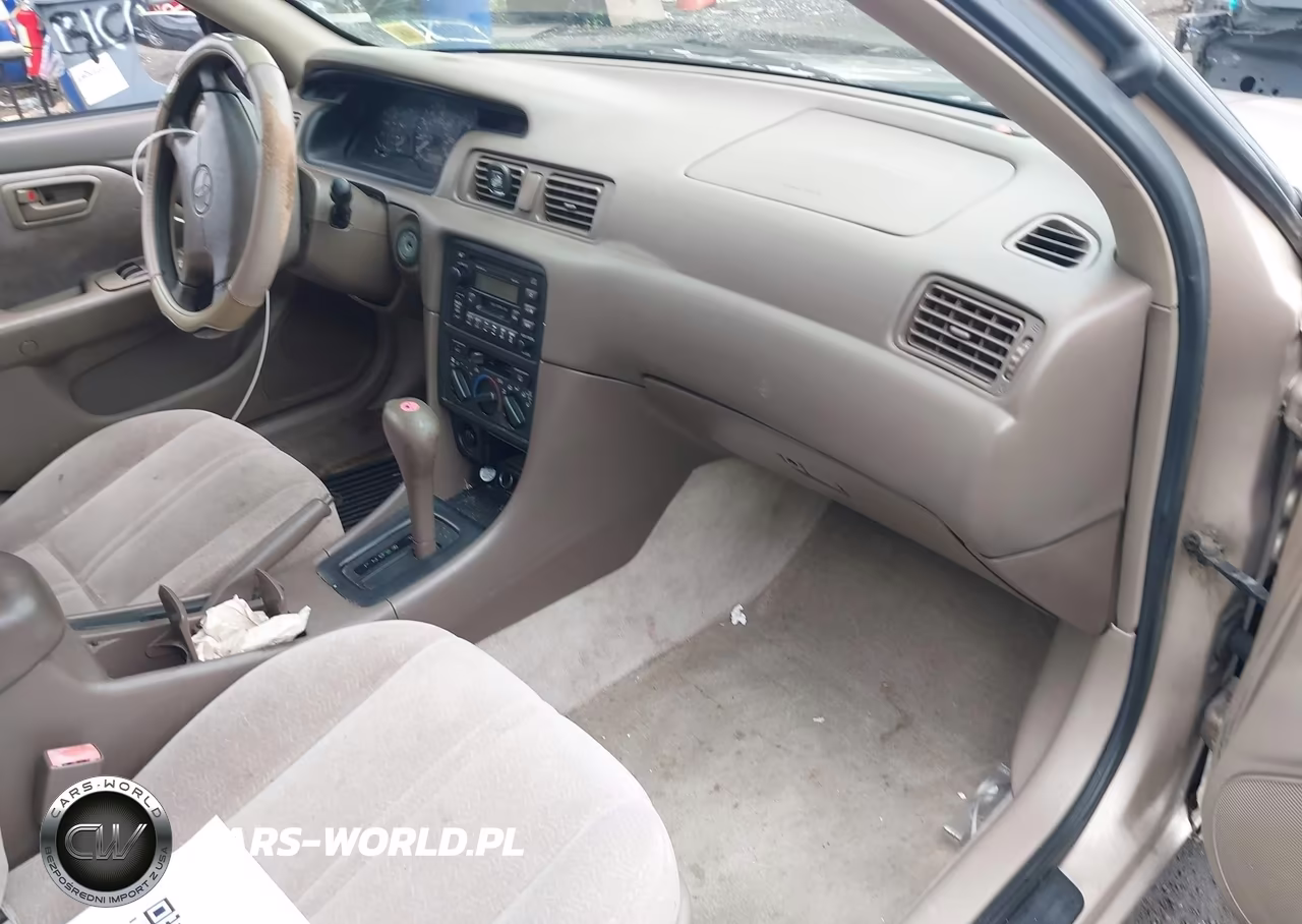 1999 Toyota Camry Le VIN:4T1BG28K8XU910421 - 5