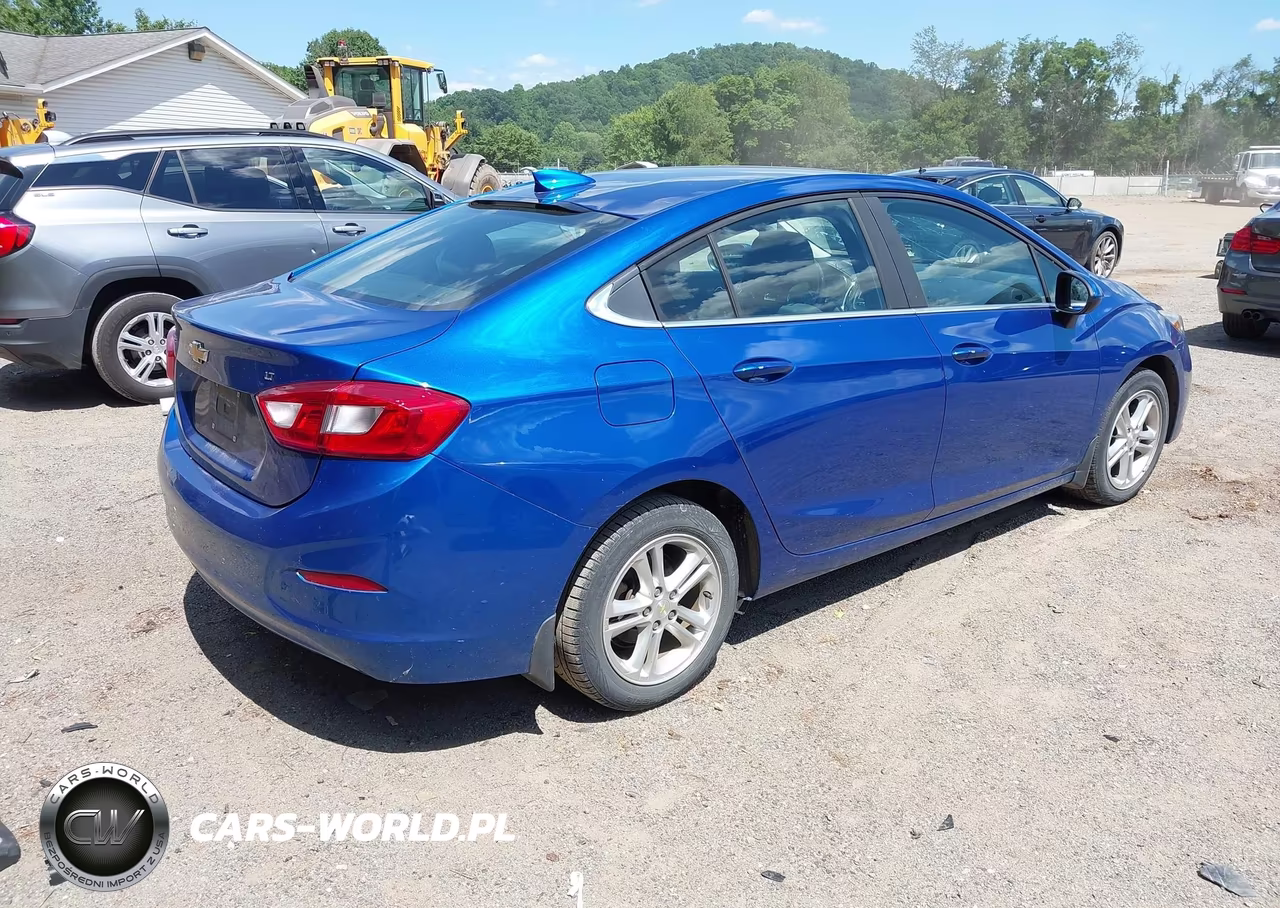 2018 Chevrolet Cruze Lt Auto VIN:1G1BE5SM9J7113387 - 4