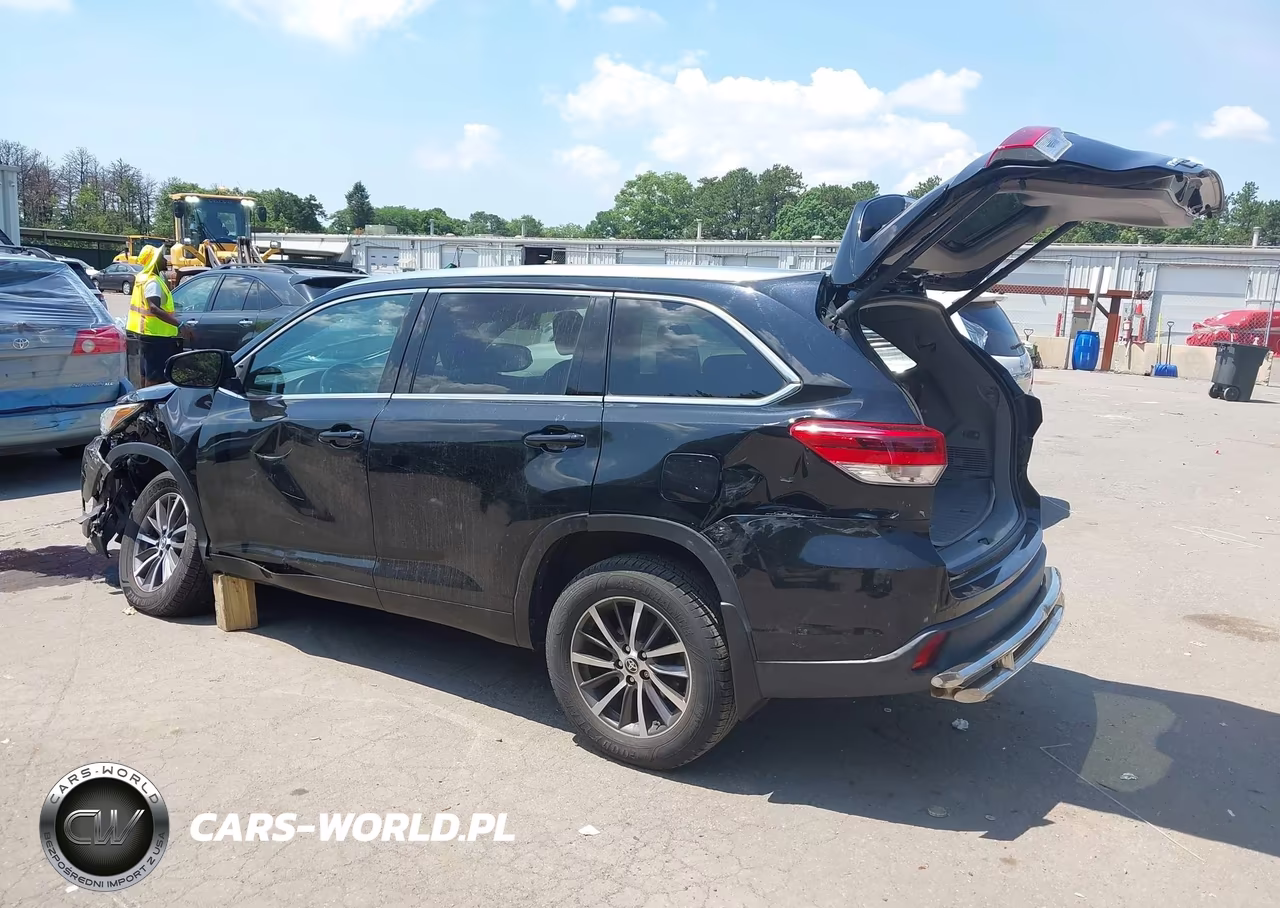 2017 Toyota Highlander Xle VIN:5TDJZRFH2HS361346 - 3