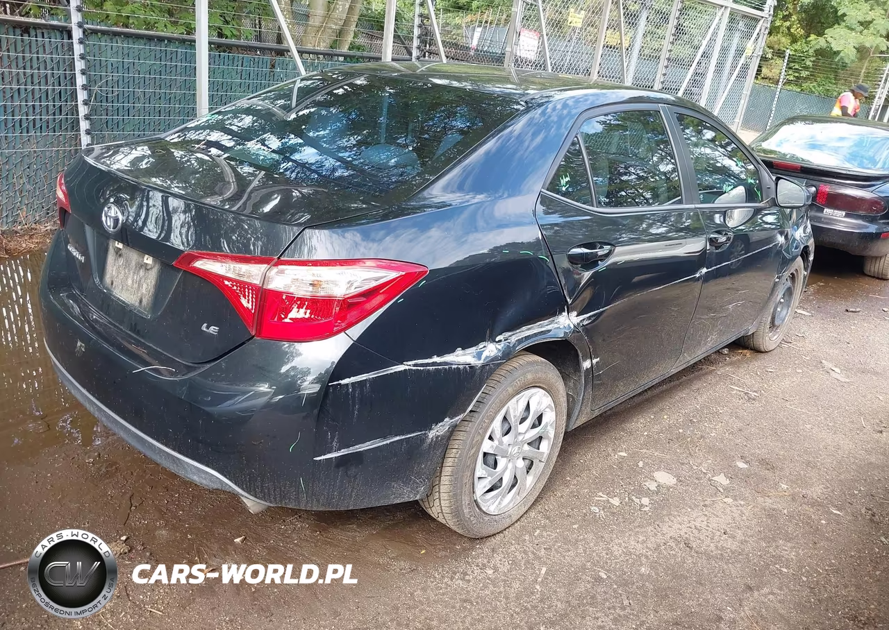2017 Toyota Corolla Le VIN:5YFBURHE9HP735370 - 4