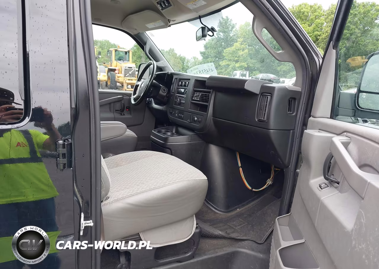2018 Chevrolet Express 3500 Lt VIN:1GAZGPFG7J1243129 - 5