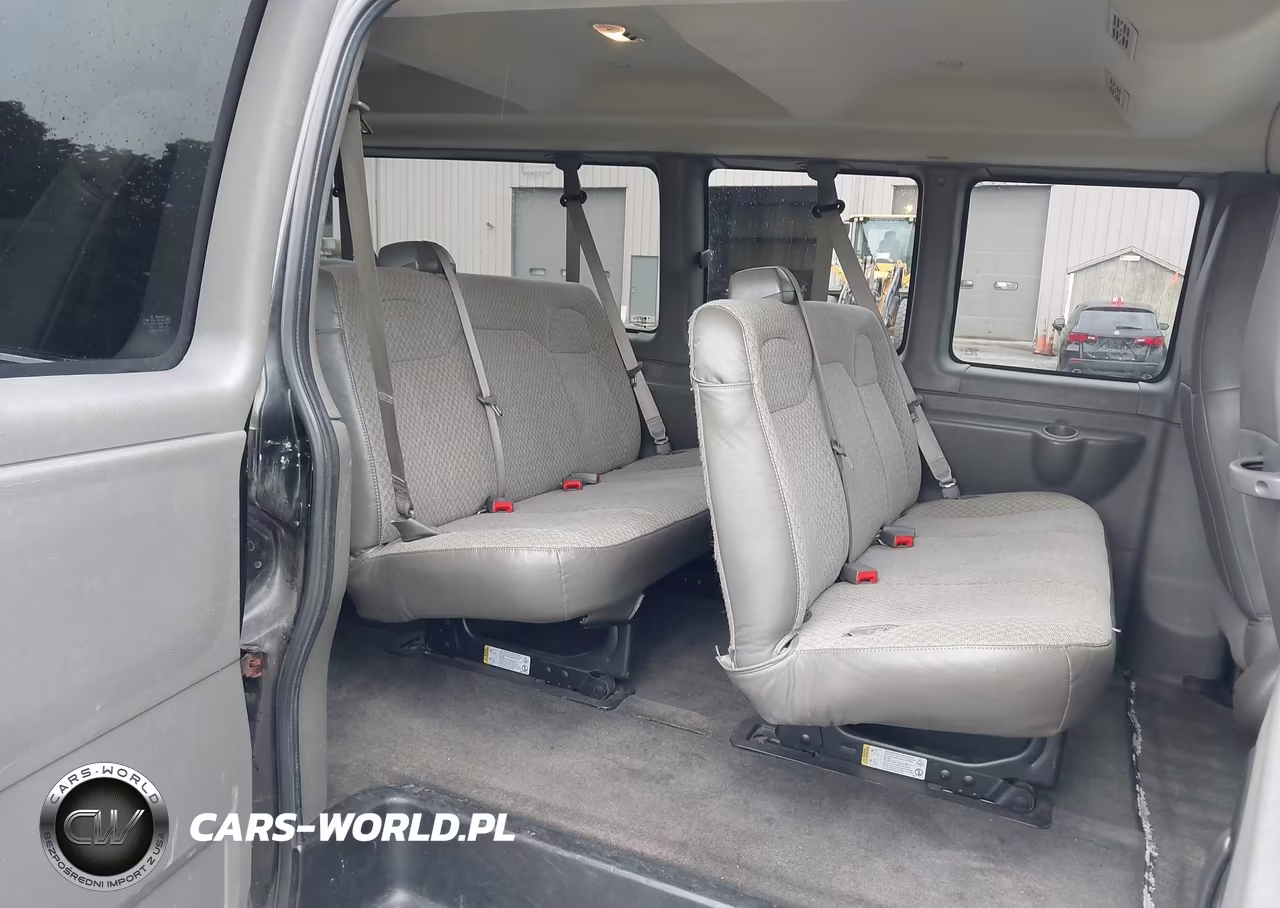 2018 Chevrolet Express 3500 Lt VIN:1GAZGPFG7J1243129 - 8