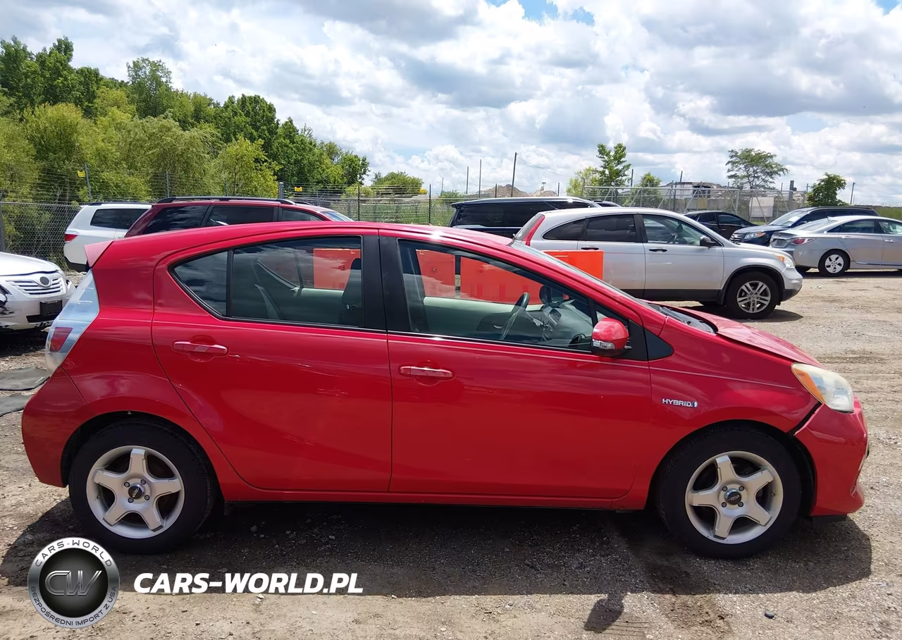 2013 Toyota Prius C Two VIN:JTDKDTB32D1551133 - 13