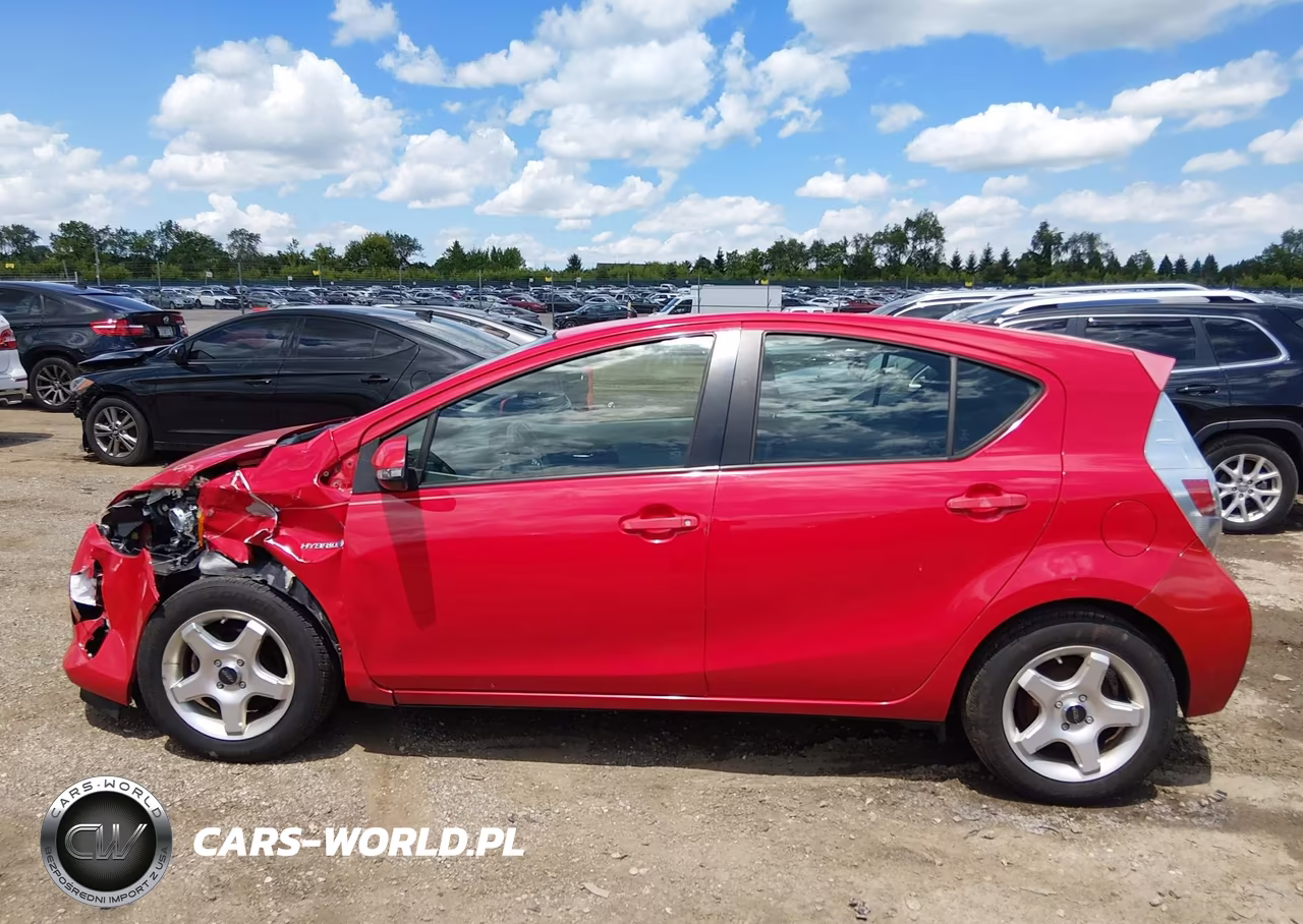 2013 Toyota Prius C Two VIN:JTDKDTB32D1551133 - 14