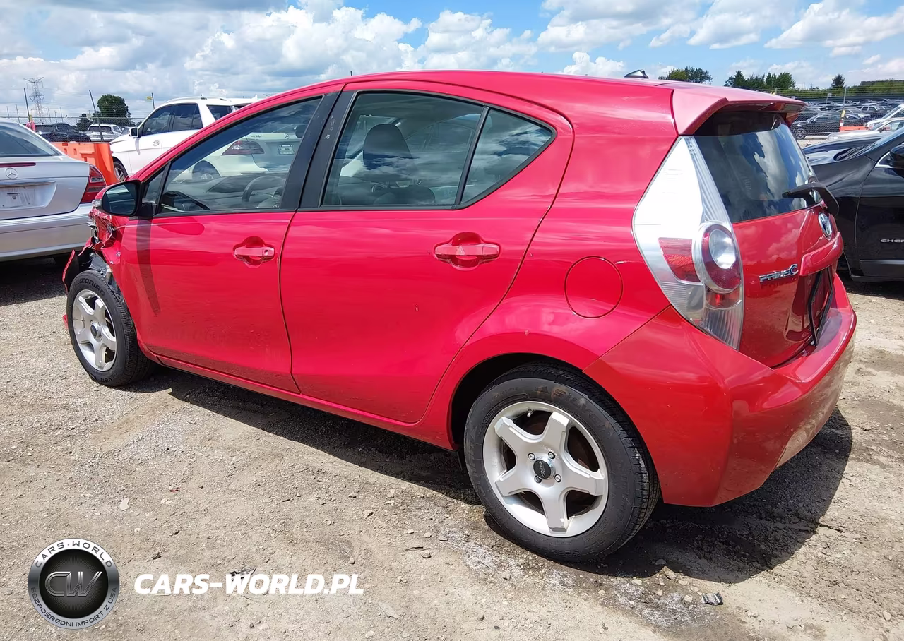 2013 Toyota Prius C Two VIN:JTDKDTB32D1551133 - 3