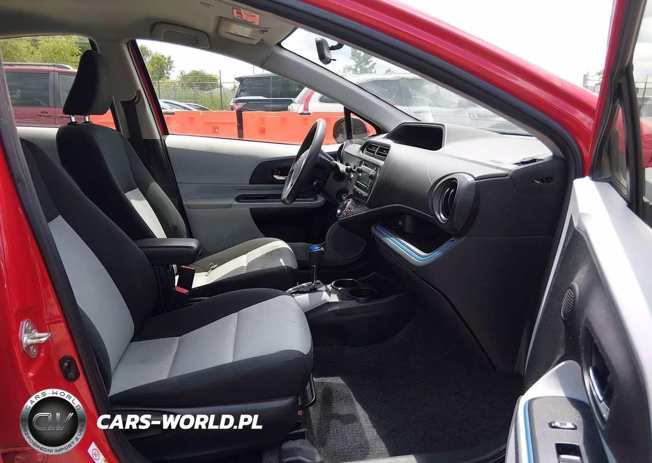 2013 Toyota Prius C Two VIN:JTDKDTB32D1551133 - 5