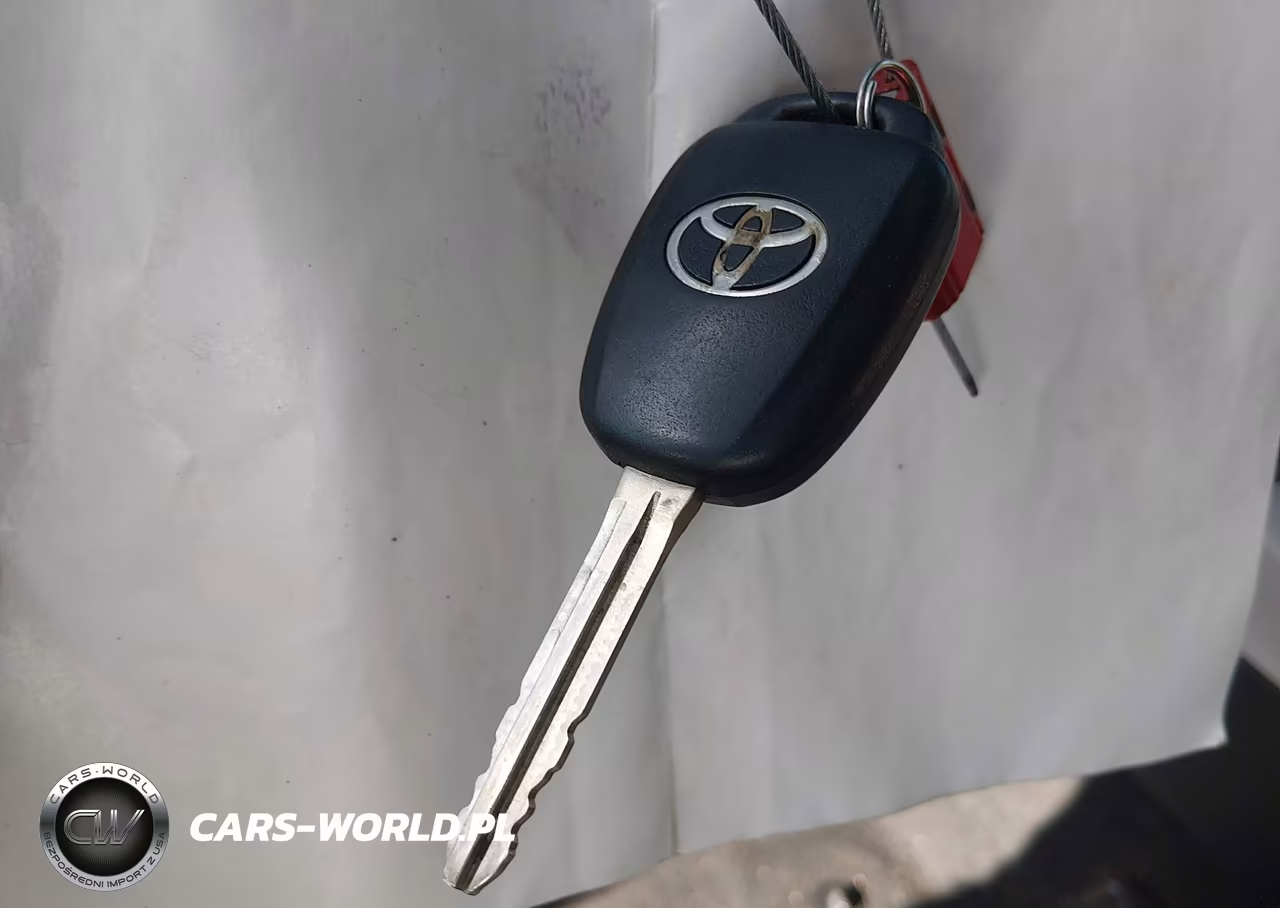 2023 Toyota Corolla Cross L VIN:7MUAAAAG7PV050250 - 11