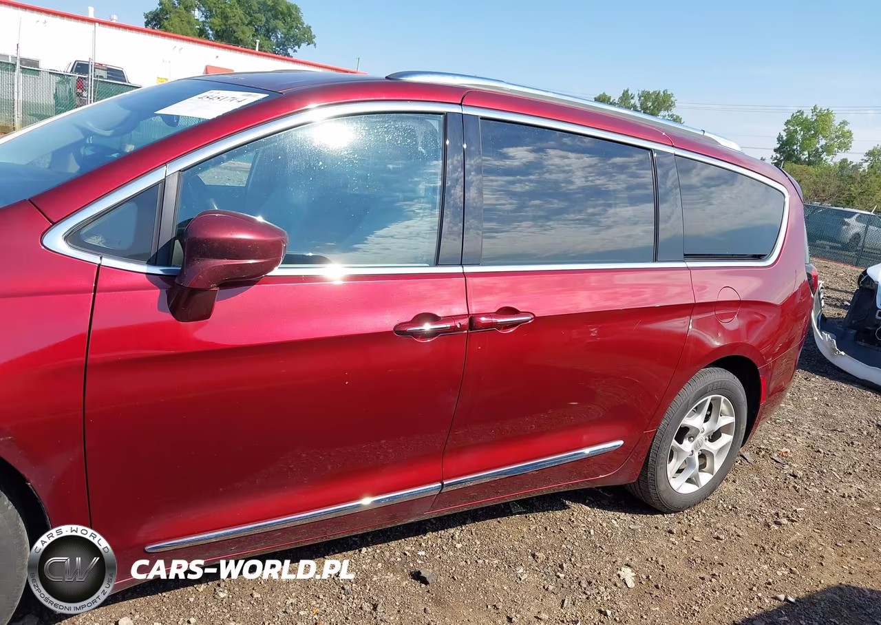 2017 Chrysler Pacifica Touring-L Plus VIN:2C4RC1EG3HR518812 - 14
