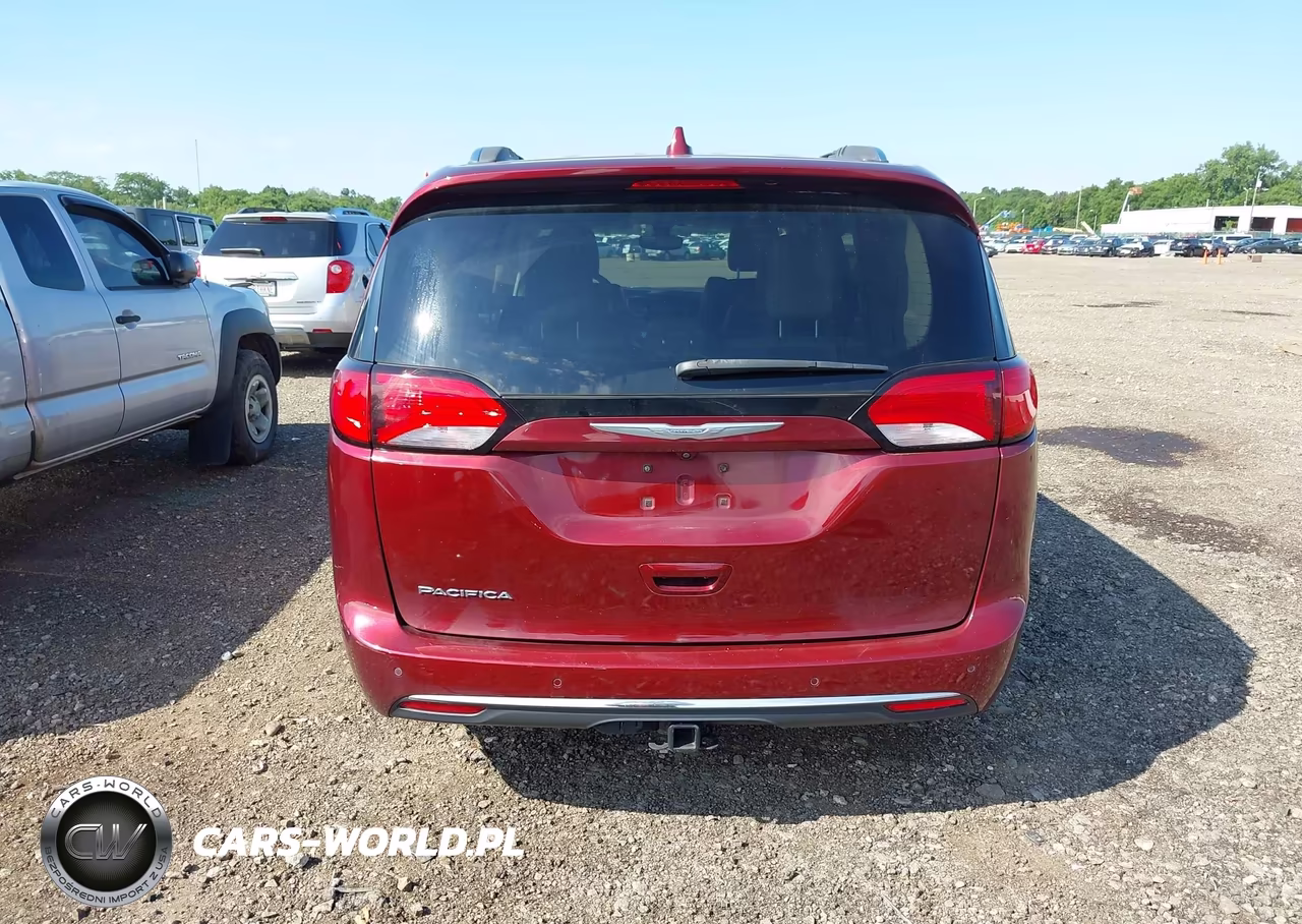 2017 Chrysler Pacifica Touring-L Plus VIN:2C4RC1EG3HR518812 - 16