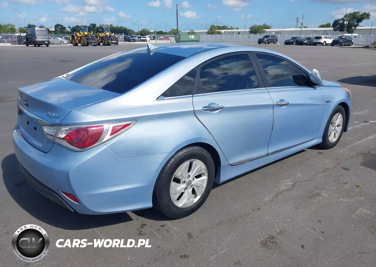 2015 Hyundai Sonata Hybrid VIN:KMHEC4A43FA124929 - 4