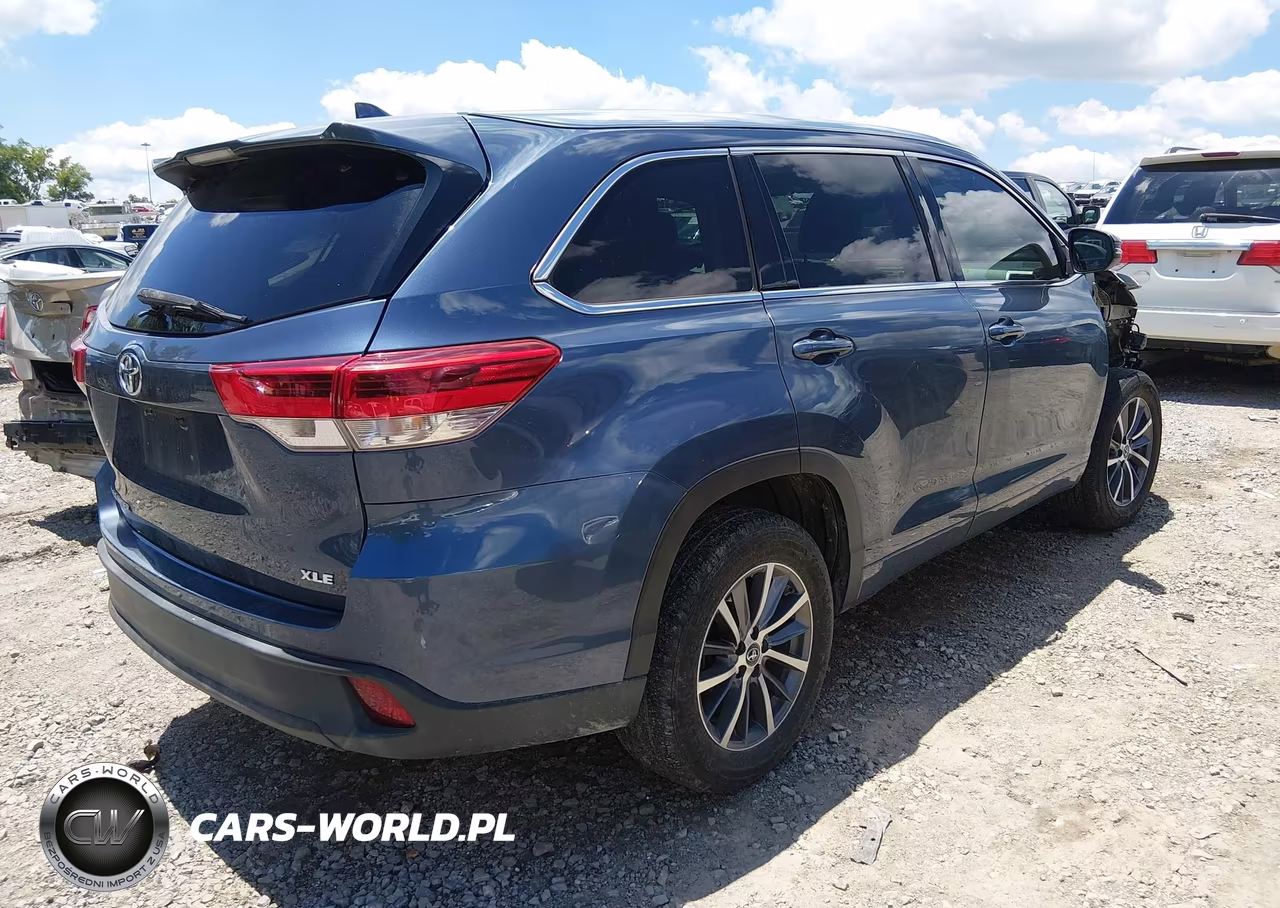 2018 Toyota Highlander Xle VIN:5TDKZRFH4JS272081 - 4