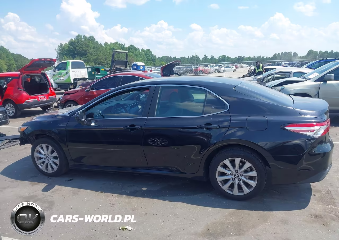 2018 Toyota Camry Le VIN:4T1B11HK8JU091218 - 15